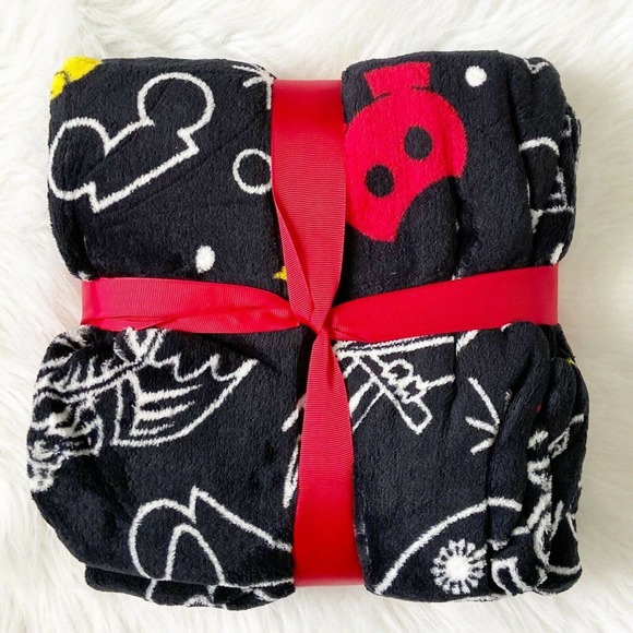 Disney Parks Blanket Mickey Minnie Park Icons Castle Print Black Fleece Throw - Picture 5 of 7